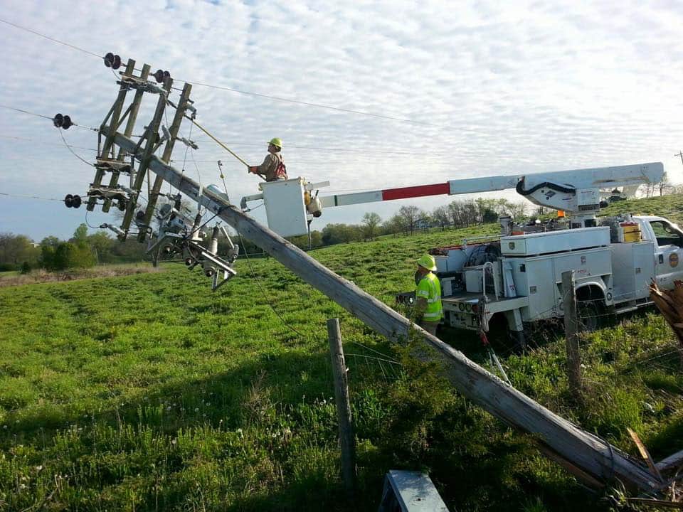 Duck River Electric Membership Corporation Move Over. It’s the law.