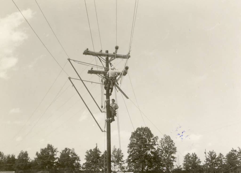 1968 DREMC linemen