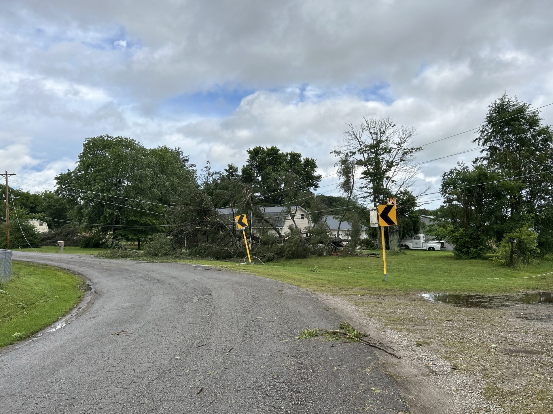 Blackburn Ln_Franklin County_tree and lines down