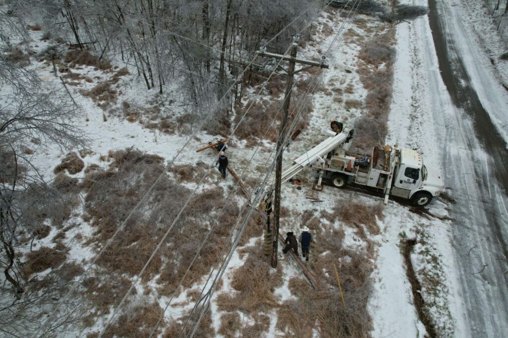 DREMC_Photo3_CrewsandPole